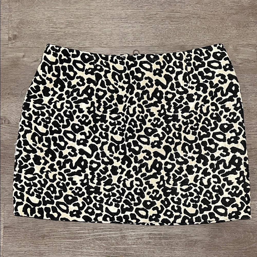Kendall & Kylie Black and Cream Animal Print Mini Skirt